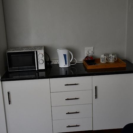 Friendz Guesthouse كنيسنا الغرفة الصورة